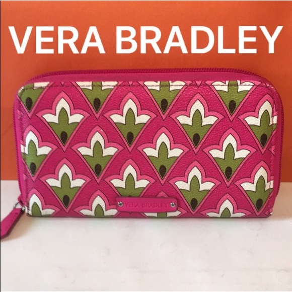 Vera Bradley Handbags - ⭐️ VERA BRADLEY LARGE ZIP COATED CANVAS WALLET